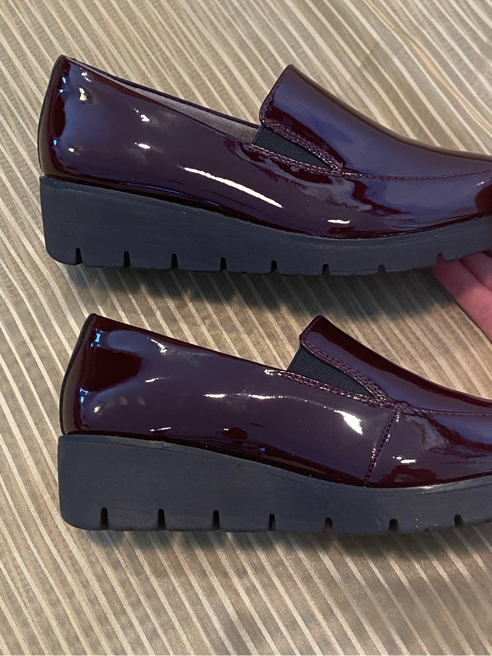 NWT EARTH women Burgundy brown Patent Glossy Leather platforms, size 7.5 - Picture 8 of 15